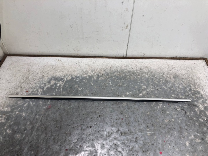 moulding CHROM door right front VW PASSAT B7 3AA837476A