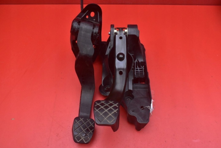PEDAL pedale Spojka brzda 2Q1721059H 2Q1721058P SKODA FABIA IV 1.0 MPI