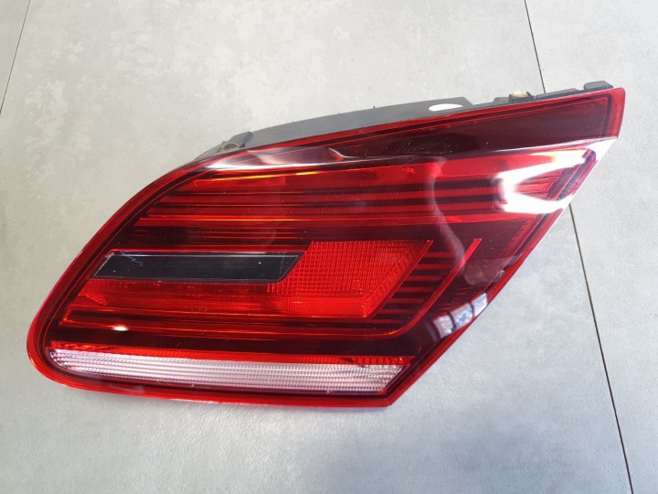 Volkswagen PASSAT CC light right rear part bonnet 3C8945308P