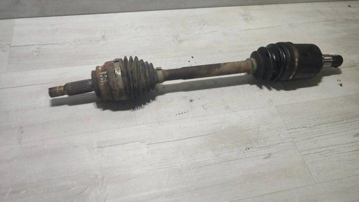 Mitsubishi ASX 18r. 1.6DiD Avant Bouche buse Gauche Demi axe