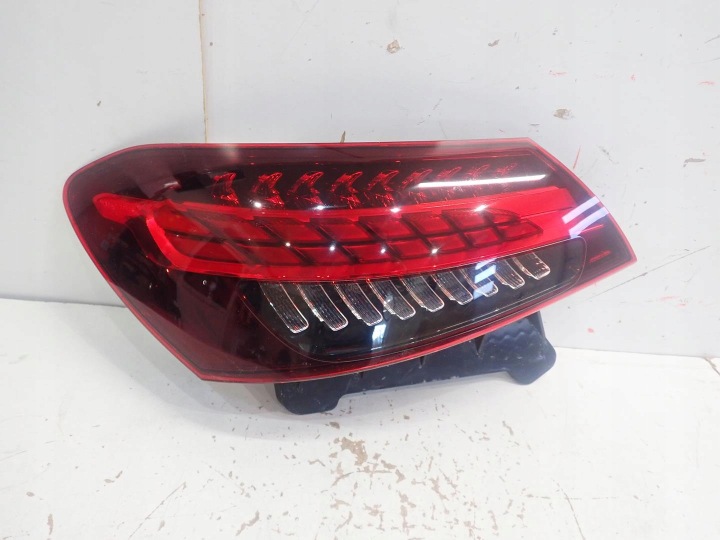 LICHT HECK LINKS MERCEDES E-KLASA W213 LIFT 20 SEDAN