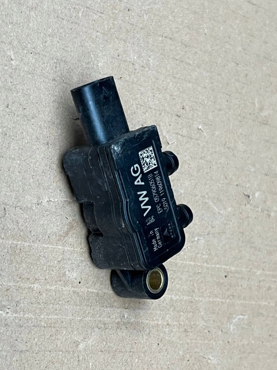 snímač výfukových plynů VW SKODA AUDI 057906051B originál OE !J