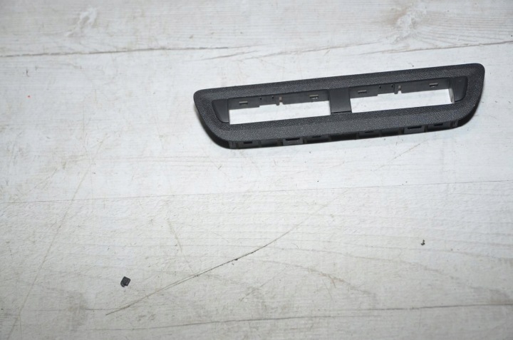 frame cover wyswietlacza Peugeot 2008 14r