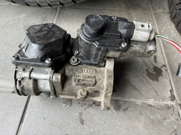 Vanne boitier papillon EGR VW PASSAT B6 AUDI A3 8P 1.9TDI 03G129637A