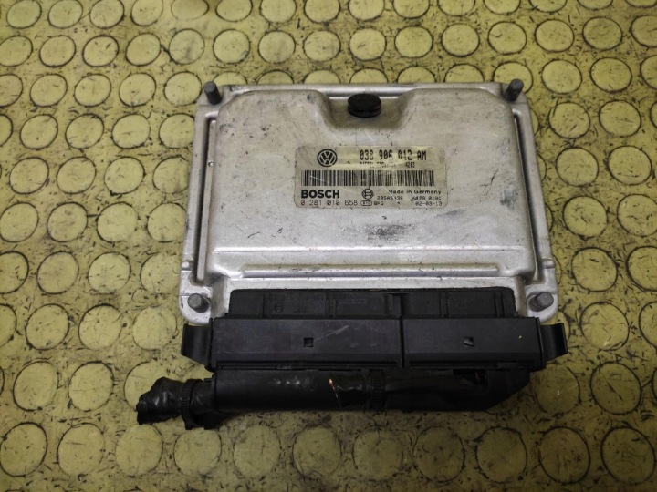 VW POLO IV 1.9 SDI Bedienteil DES MOTORS 0281010658