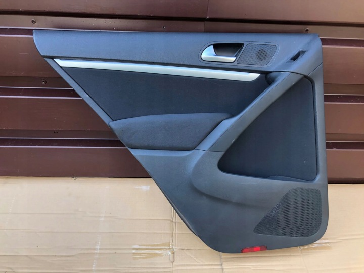 TIGUAN LIFT Latérale/côté Habillage revêtement panneau intérieur porte Gauche Arrière EUR 0011