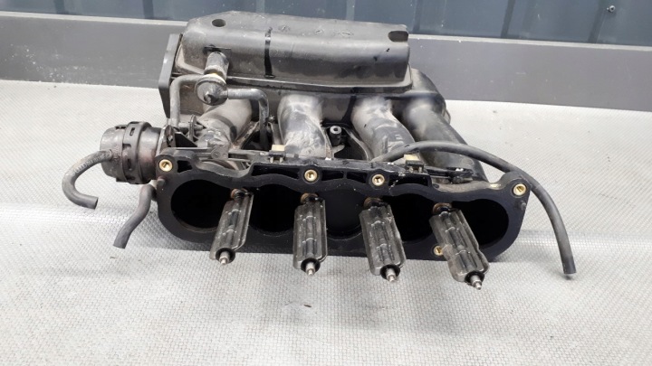 AUDI A3 8P 1,8 imukeräin 06A133205D 9