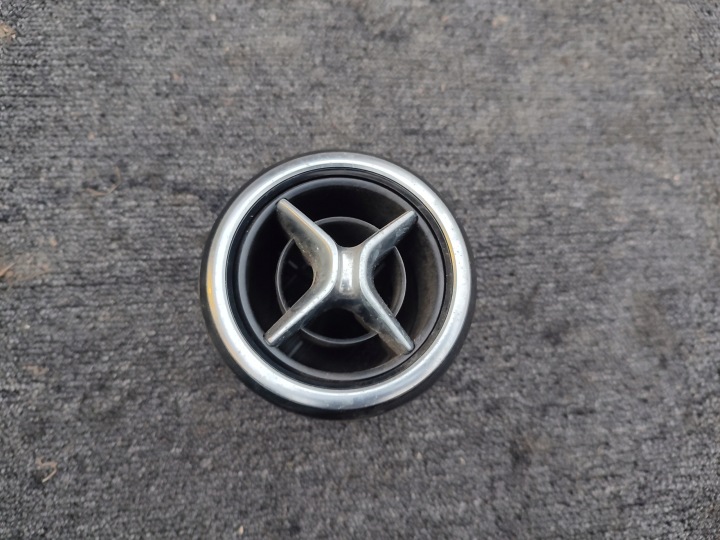 BOCCHETTA ARIA ANTERIORE del cruscotto consolle MERCEDES W246 B-KLASA A2468304100