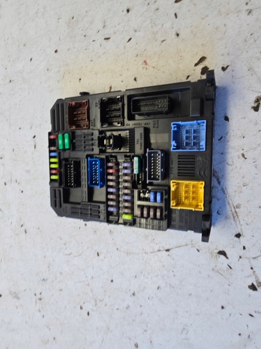 OPEL CROSSLAND X Skrinka poistiek BSI 9819851480