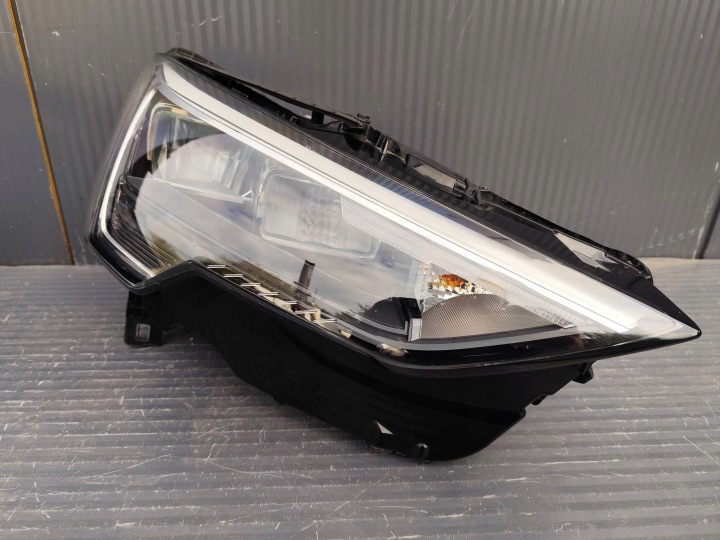 AUDI Q3 II 83A Licht vorne rechts komplett 83A941012