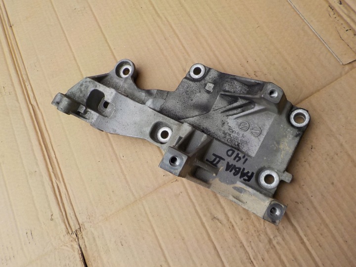 supporto alternatore skoda fabia II 1,4 tdi 045903143E