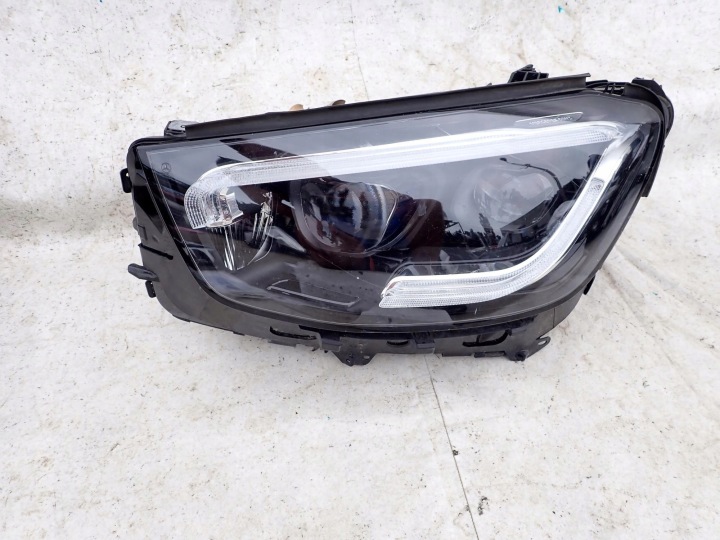 MERCEDES GLC und 1 X253 LIFT 19-22 Licht vorne vorne links