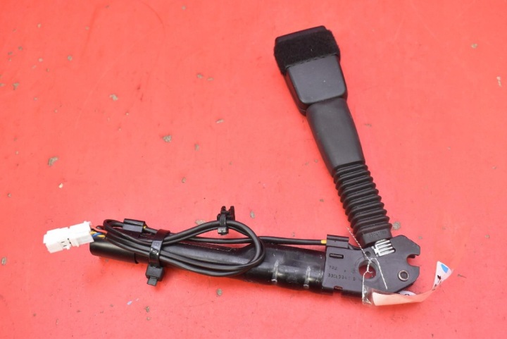 napínač ZAPINKA stěny pravý předek EU 725938802 BMW F20 11-15