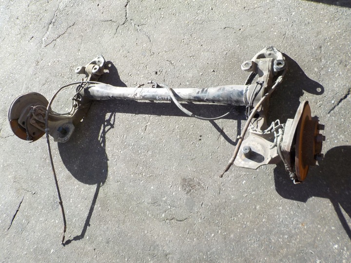 Renfort pare choc Pont arrière de la suspension Arrière opel astra H kombi 2007r