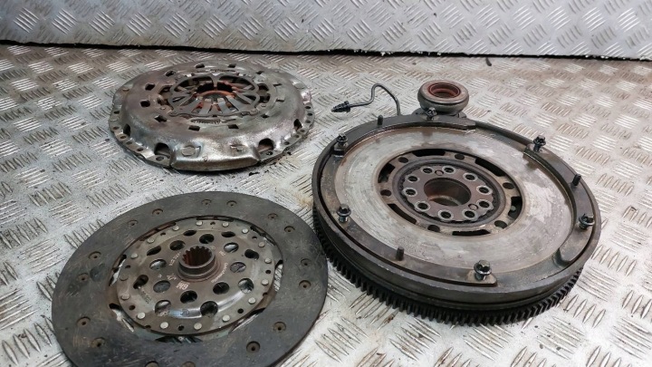 Reifen Rad Schwungrad + Bremsscheibe + Kupplungssatz Kupplungsscheibe + LOZYSKO OPEL SIGNUM und 2.2 DTI