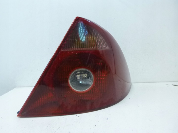 light rear Ford Mondeo III sedan HB 01r.