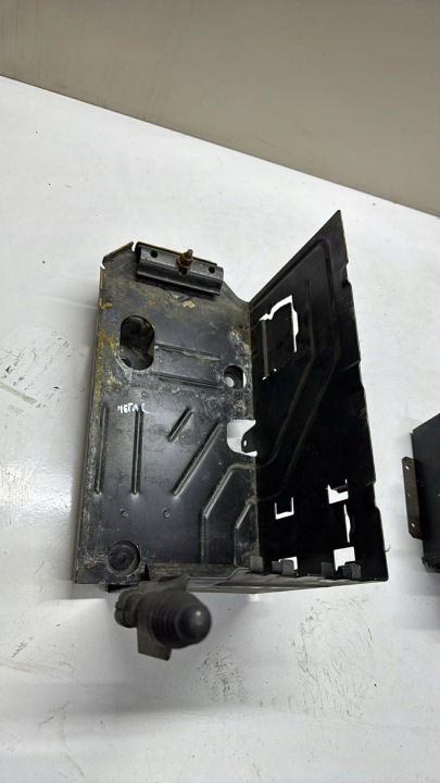 Boîte Porte pour batterie SAAB 9-3 93 02-11r. en métal niezniszczalna