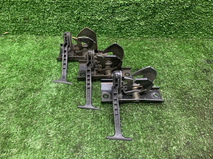 MERCEDES W211 Schloß RYGIEL der Kühlergrill A2118800264 Lift liftowa lange
