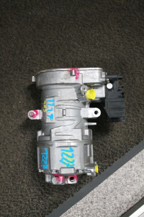 1227. compressor of the air conditioning MERCEDES A0008306802