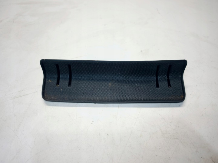 WKLAD skrinky spolujazdca POLKI GUMKA AUDI A1 8X 8X0863301