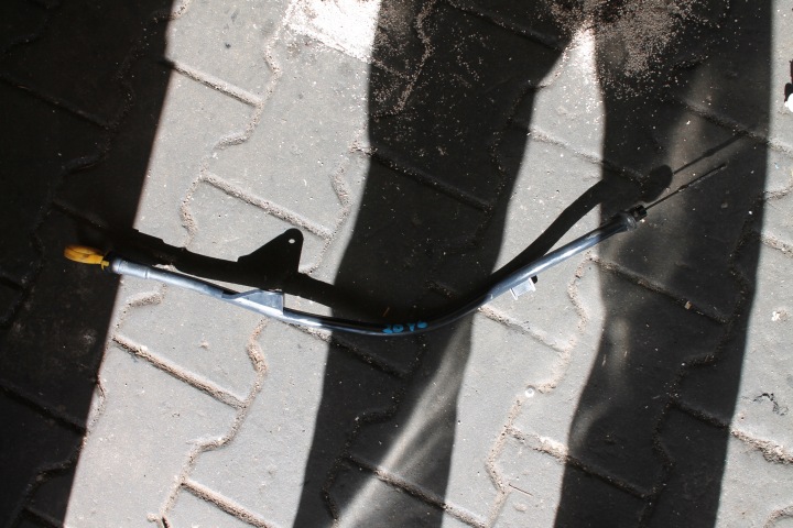 2046. oil dipstick of the engine VW T6 04L115629D