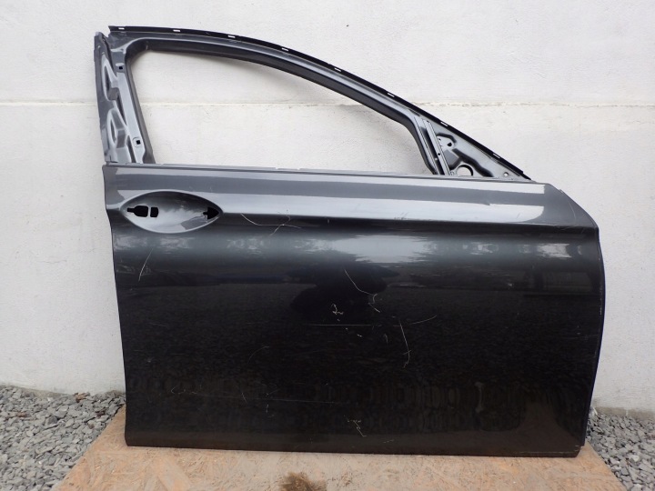 DVERE PRAVÉ PREDNÉ PRAVÝ PREDOK BMW 5 F10 F11 10