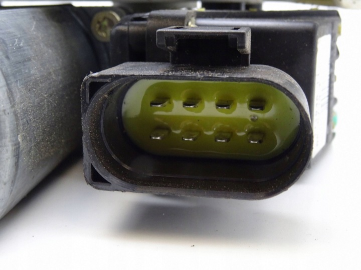 AUDI A4 B5 8D0837398C 8 PIN NR3312 7