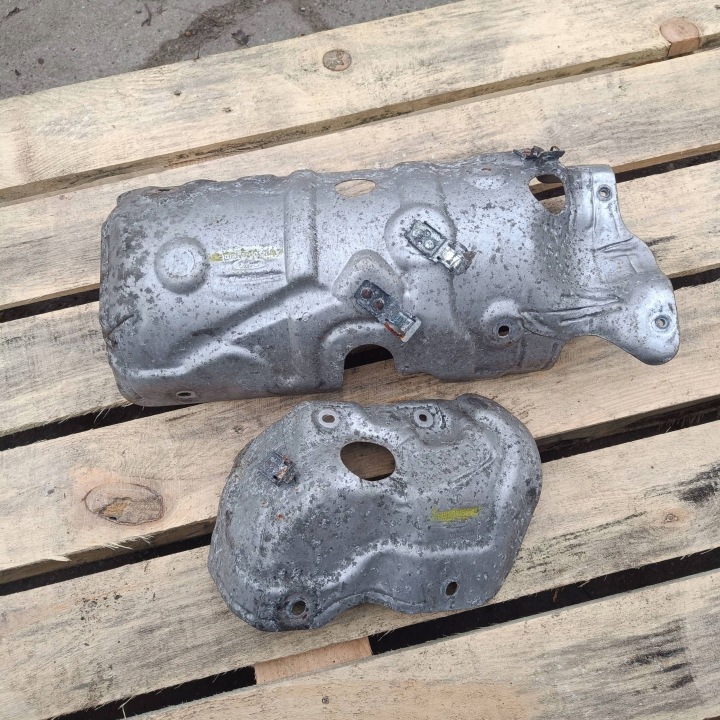 Ford Fiesta MK7 LIFT 1.5 diesel Couverture tablier moteur termiczna de l’échappement Tuyau de collecteur
