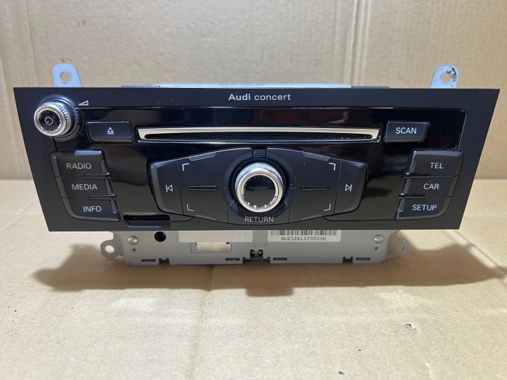 AUDI A4 B8 A5 8T RADIO CONCERT 8R2035186