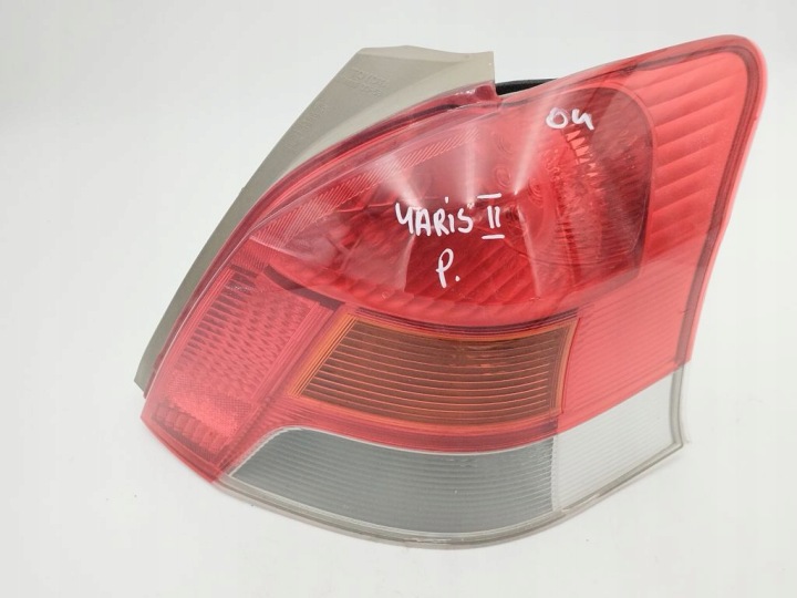 Toyota Yaris II 2 lift lámpa jobb hátsó hátso LED