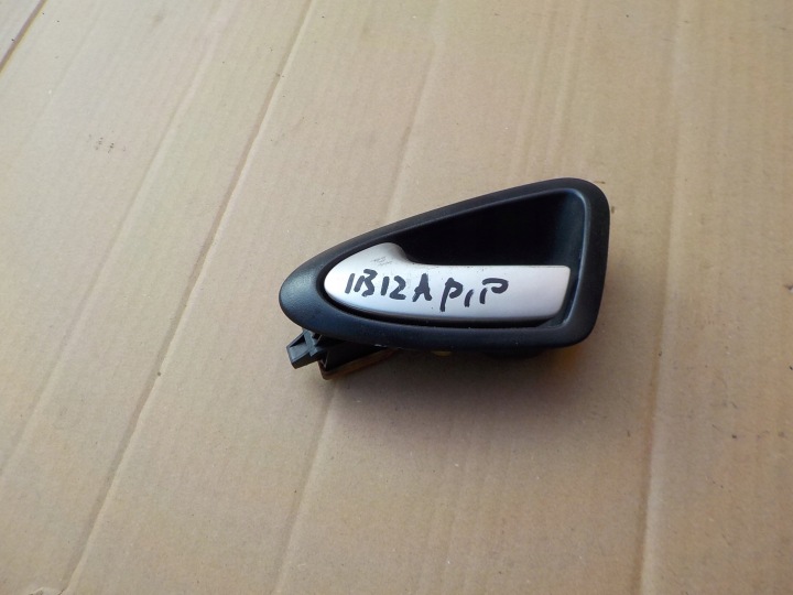 maniglia sinistra posteriore seat ibiza IV 6J 2010r