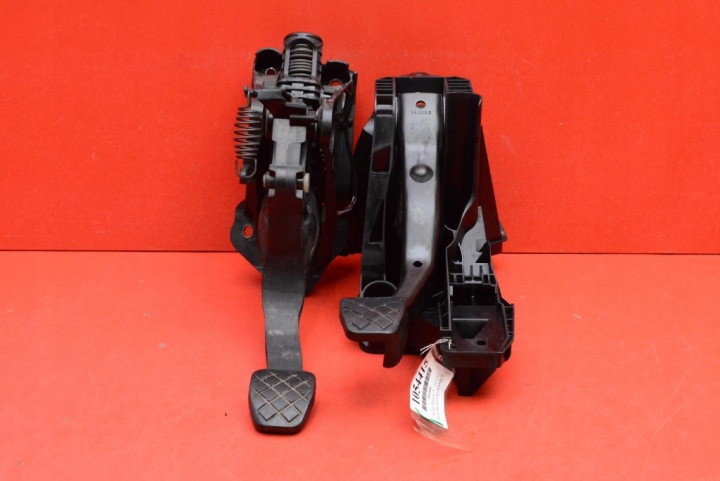 PEDAL pedale spojka brzda 5Q1721058CS SKODA OCTAVIA 3 III 2.0 TDI 150KM