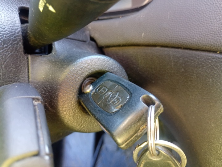 zapaľovanie z kluczykiem Peugeot 307 FL 04-09 1.6 HDI