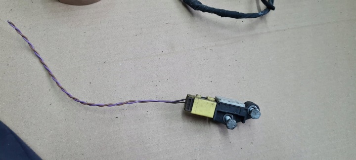 A6 C6 LIFT snímač SENSOR Narazenia UDERZENIOWY zástrčka 4F0959651