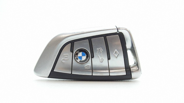 key PILOT BMW M5 G90 8808893