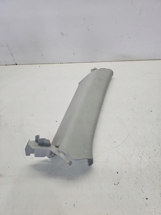 kryt POSZYCIA SLUPKA C levá AUDI Q3 8U 8U0867287