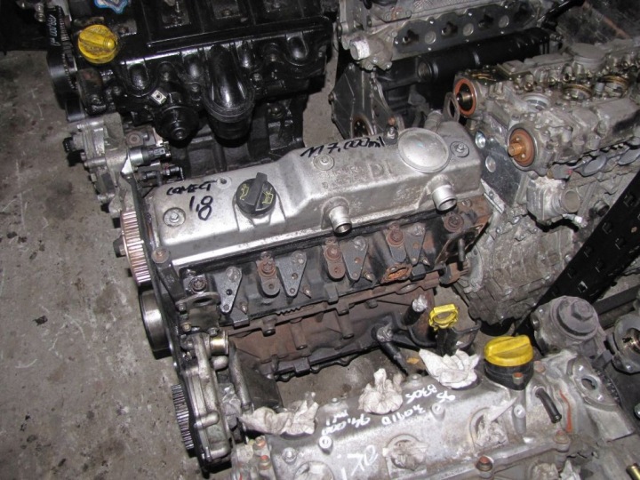 FORD TRANSIT CONNECT 1.8 TDDI - head. of the engine