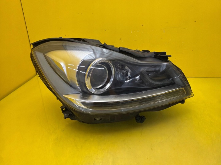 Licht rechts Mercedes C-Klasa W204 Lift Bi-Xenon A2048205659 AMG