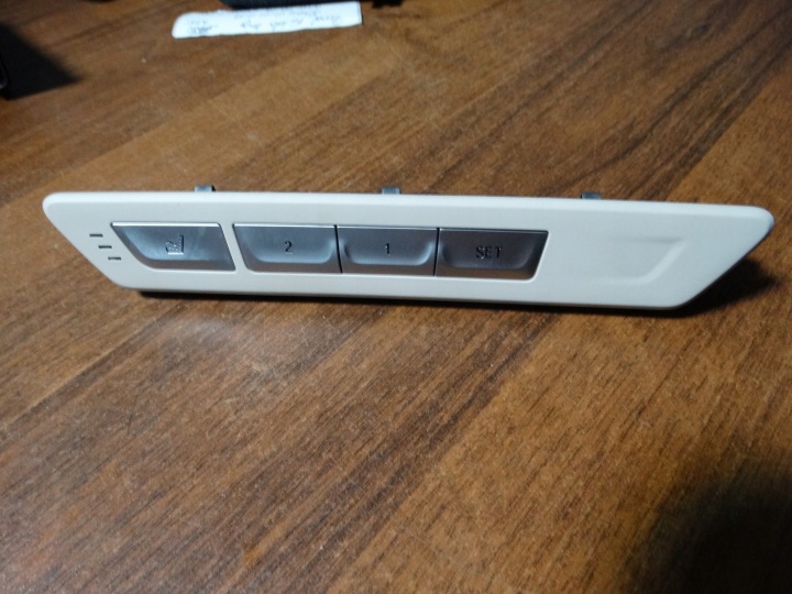 IDEALNY PANEL SITZ RECHTS BMW G11 G12 1