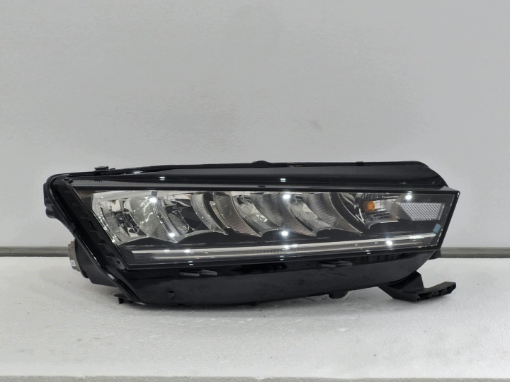 light right Skoda Octavia 4 IV FULL LED