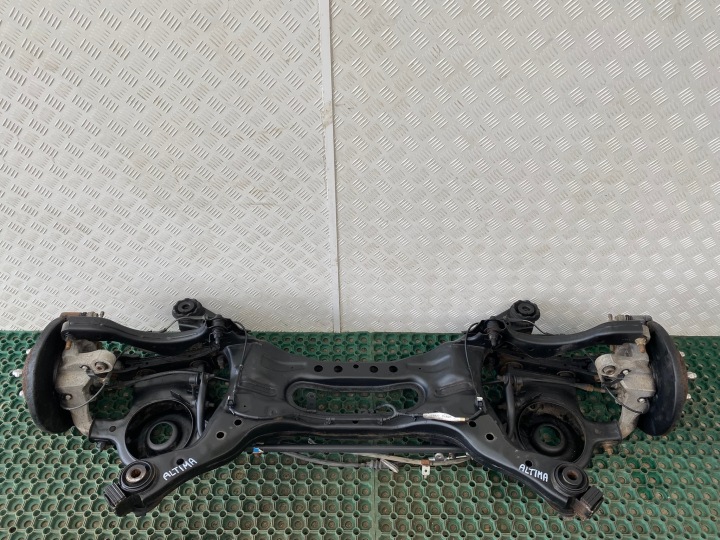 NISSAN ALTIMA L33 12-17 sususpension rear. axle beam sider swings of the arm rear part