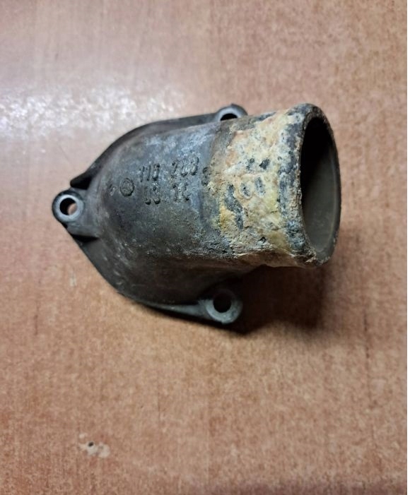 Boîtier thermostat MERCEDES W107 3,5 1162030374