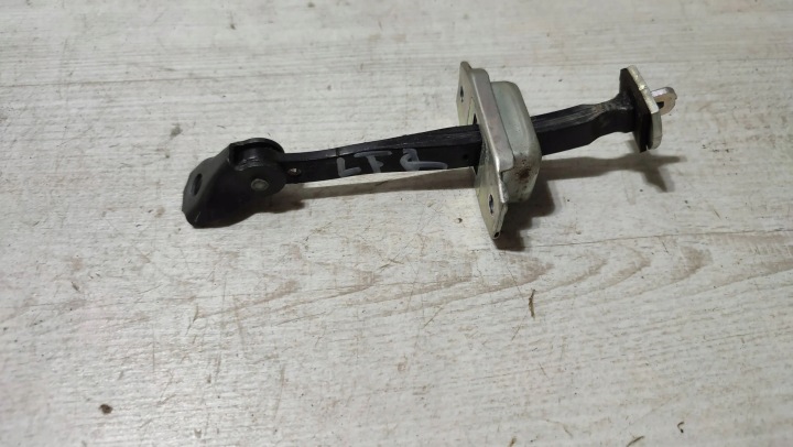 Nissan Qashqai 16r 1.5dci heck Seite links Türfeststeller Türstopper