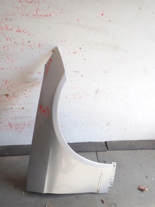 fender front front right MERCEDES E-KLASA COUPE W207