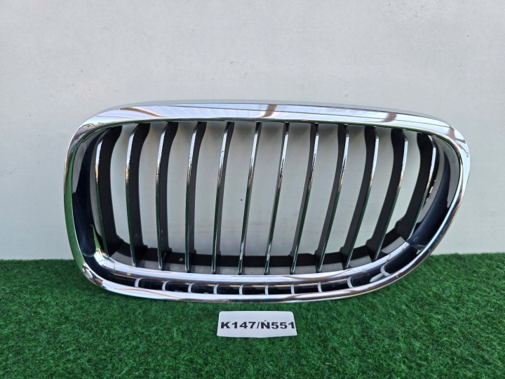 BMW 3 E90 E91 LIFT ľavá Ladvinka Mriežka maska 51137201969 K147N551