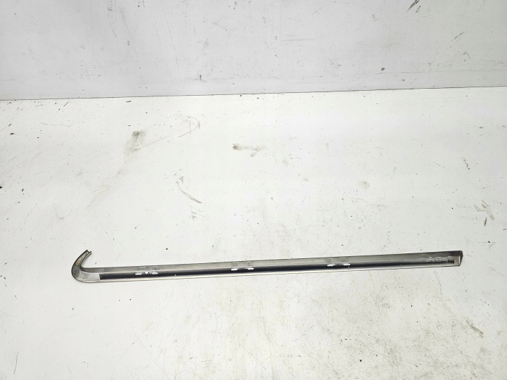 lista karosszéria CHROM ablak jobb far AUDI A4 B7 AVANT 8E9853346C