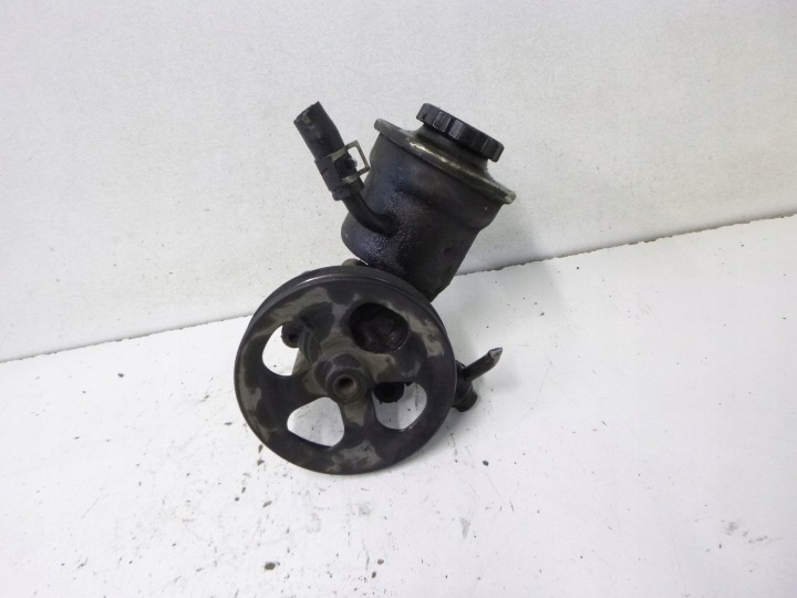 POMPE DIRECTION ASSISTÉE TOYOTA YARIS 1.0 2000R.