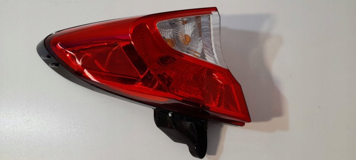 Toyota C-HR und Licht hinten links 81560F401000 (R19)