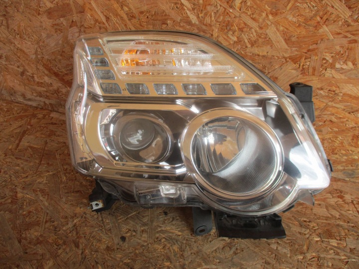 Licht vorne vorne rechts NISSAN X-TRAIL T31 LIFT XENON