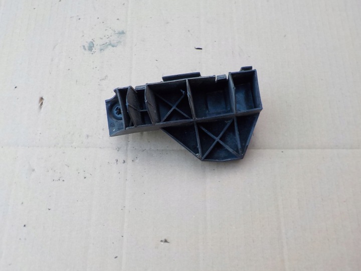 držák nárazníku pravý záď toyota avensis t25 kombi 52562-05020